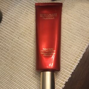 Estée Lauder Nutritious Radiant Vitality cleanser
